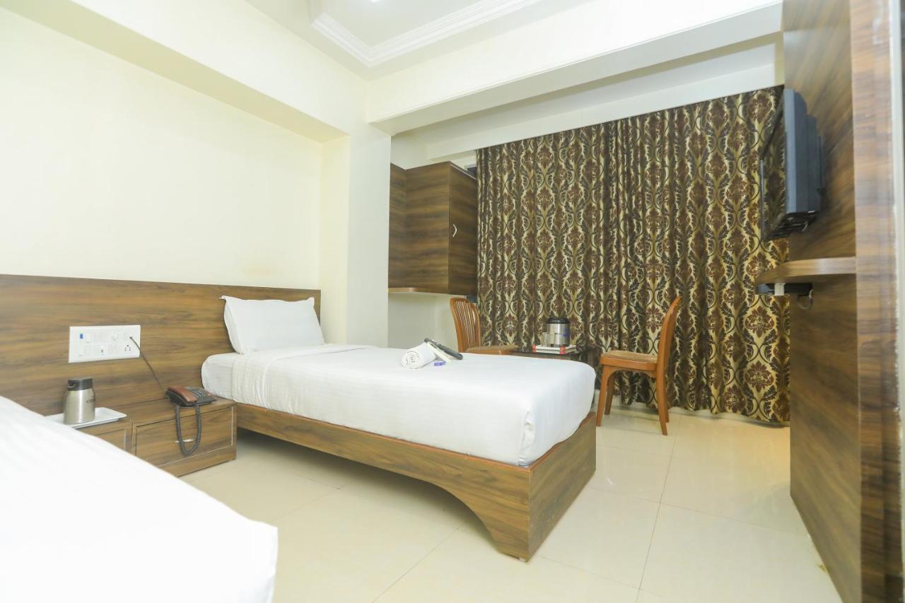 Hotel Mid Town Mumbai Exterior photo